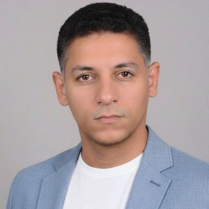 الكاتب أسامة إبراهيم